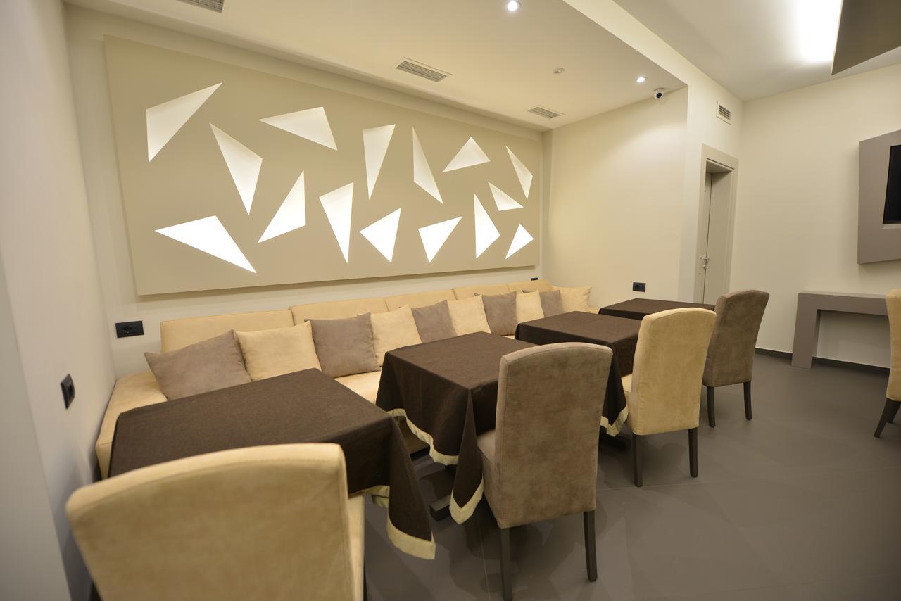 Petit Hotel Elita Szkodra Zewnętrze zdjęcie
