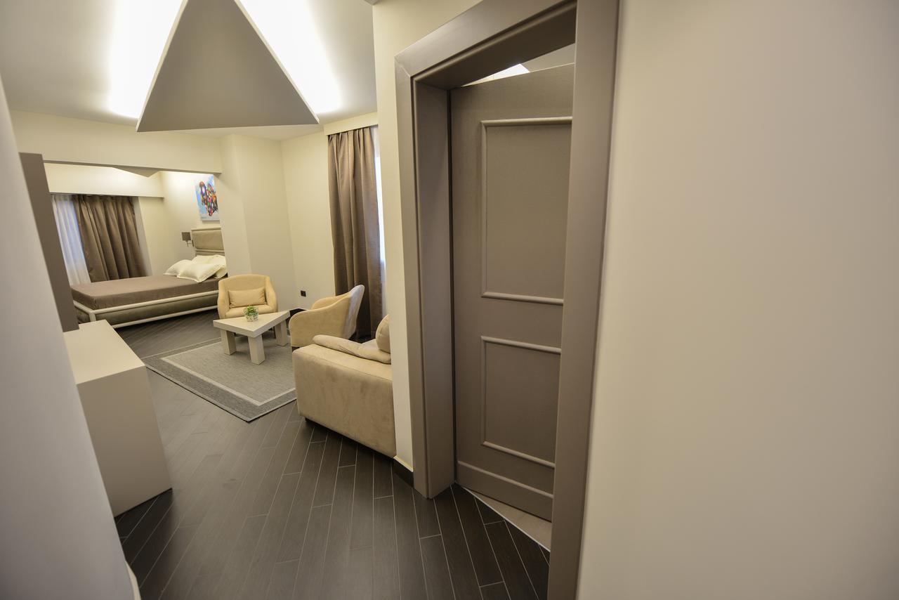 Petit Hotel Elita Szkodra Zewnętrze zdjęcie